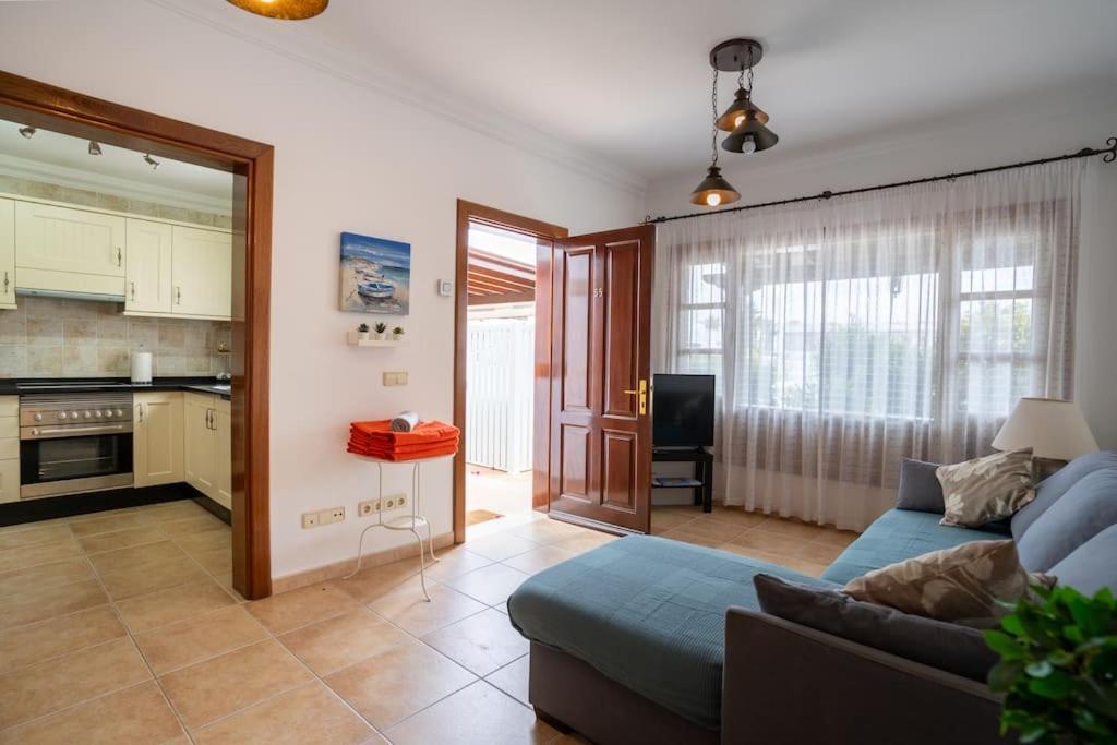 Beautiful Home In Lanzarote 5 Mins From Marina Плая Бланка Екстериор снимка