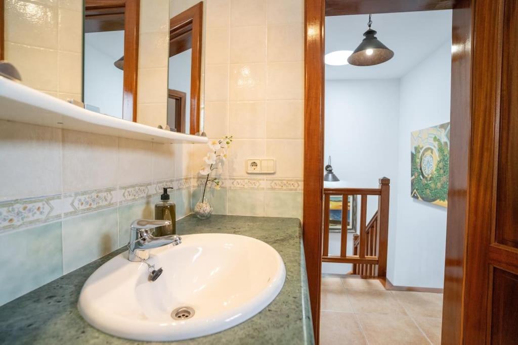 Beautiful Home In Lanzarote 5 Mins From Marina Плая Бланка Екстериор снимка