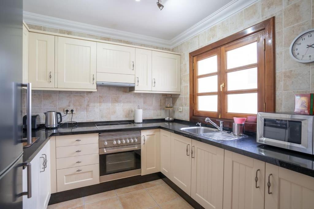Beautiful Home In Lanzarote 5 Mins From Marina Плая Бланка Екстериор снимка